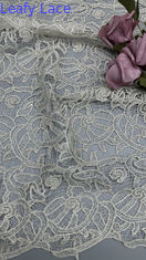 100% Polyester französische Chantilly Spitzen Stoff für Bekleidung Kleider Hohl-up weiße Farbe Hochzeitskleider