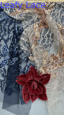 Mit Pailletten verzierte, von Vintage inspirierte, bestickte Spitze mit Barock-Blumenmustern für königliche und romantische formelle Kleider