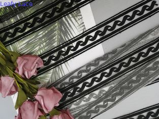 Lineares geometrisches schwarzes gesticktes Spitze-Nylongewebe