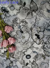 125CM stickten Blumenspitze-Paillette Gewebe für Kleiderblusen