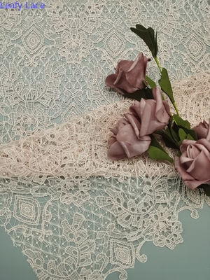 Rosa gesticktes chemischer Spitze-Gewebe-Leichtgewichtler-volles Polyester 125cm breit