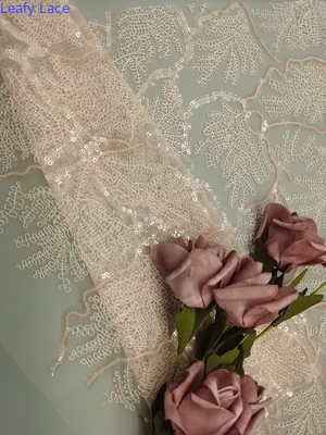 Belaubtes gesticktes rosa Paillette-Spitze-Gewebe-Tulle-materielles Polystickgarn
