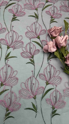Tulpenblütenspitze, farbiger Stickereistoff, Damenkleid, Textil