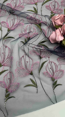 Tulpenblütenspitze, farbiger Stickereistoff, Damenkleid, Textil