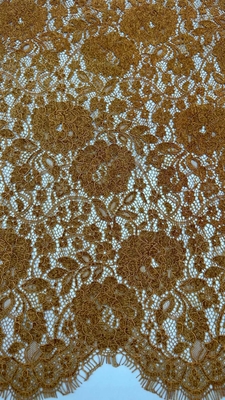 Braune Farbe Chenille Garne Blüten-Schalloped Edge Spitze Stoff durch den Hof Kleid für Frauen Kleid