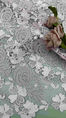 51 Zoll 100% Poly Lichtschweine Farbe Blumen Chemische Stickerei Kleid Stoff Für Mode Kleid