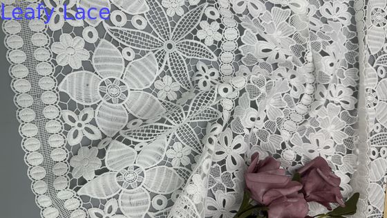 Weißes Blumenspitzengewebe, Eyeline-Gewebe, geschmückt, weich und elegant zum Anziehen