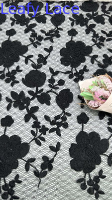 Barokke Blumenmuster für romantische Festkleider