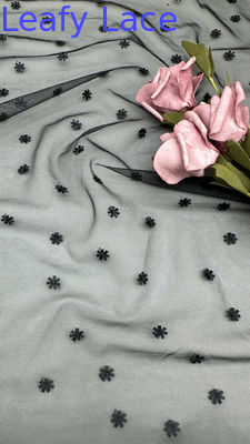 Beflockte Mesh-Spitze mit gestickter, transparenter Eleganz mit dezentem Design