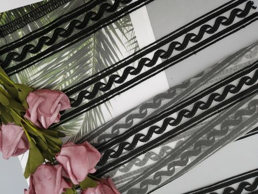 Lineares geometrisches schwarzes gesticktes Spitze-Nylongewebe