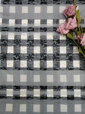 Die gestreifte Plaid-Muster-Stickerei schnüren sich kariertes Druckgewebe