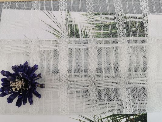 Weiße geometrische Mesh Tulle Lace Fabric Lightweight-Dame Dress Fabric