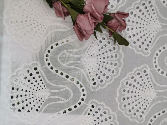 Weiße Brautspitze-Shell Pattern Embroidered Eyelet Fabric-Baumwolle 100%