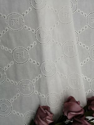 Buchstabe-Muster-Spitze stickte Ösen-Gewebe-Baby-Kleiderstoff