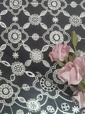 Stammes- gestickte Ösen-Gewebe-Kontrast-Farbspitze für Dame Garment