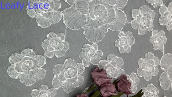 Vintage-Style Broderierte Spitze Stoff 3D Blumenweiße Tulle Spitze für Braut Hochzeitsprojekte