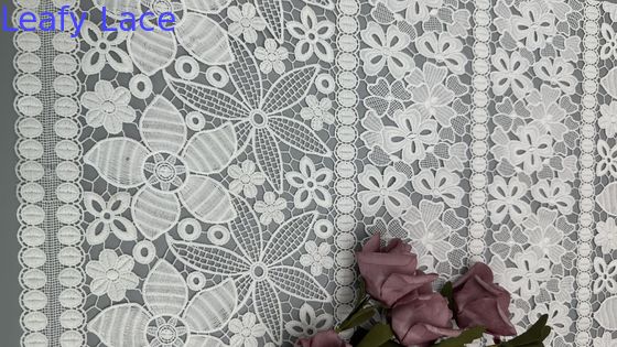 Weißes Blumenspitzengewebe, Eyeline-Gewebe, geschmückt, weich und elegant zum Anziehen