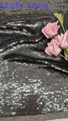 Pailletten-bestickter Spitzenstoff Elegante, schöne Farbe, individuelles Design für Brautkleid