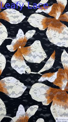 Farbenfrohe schwarz-weiße Blumen für Hochzeitskleider