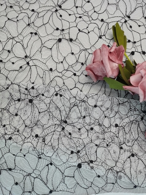Schwarzes Garn, das zwei Breite Tone Lace Fabric Embroidereds 142cm schnürt